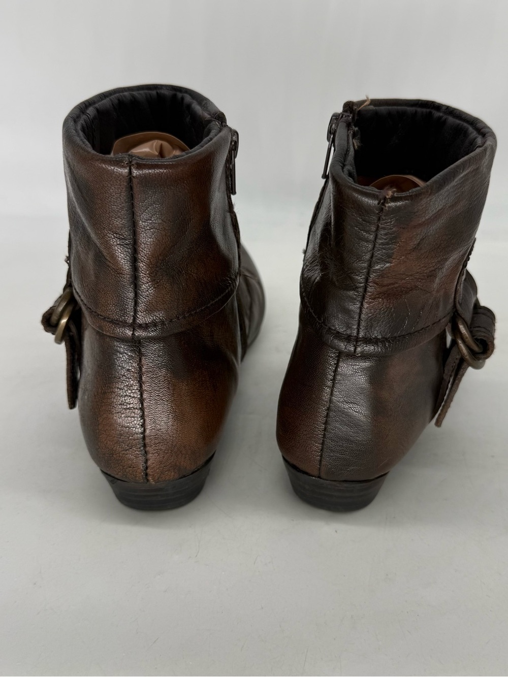 Diba Brown Leather Metal Buckle Side Ankle Boot Size 9 Pointed Toe Western Boho - Picture 5 of 15